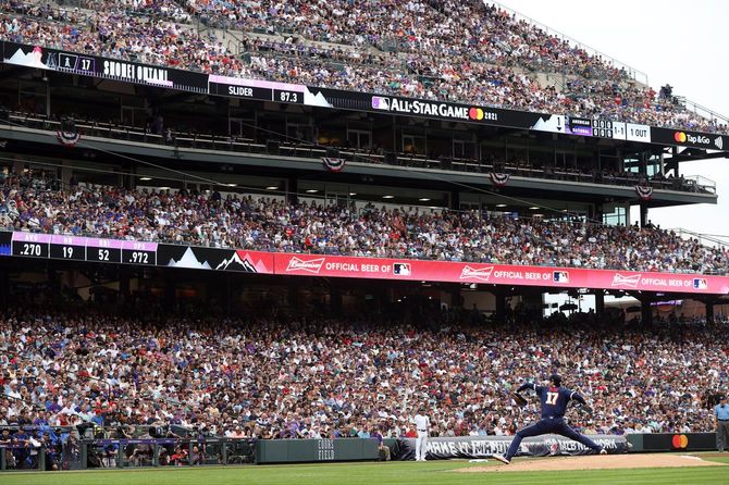 2021年7月13日、コロラド州デンバー・クアーズフィールドで開催された第91回MLBオールスターゲームで、先発登板するロサンゼルス・エンゼルスの大谷翔平選手