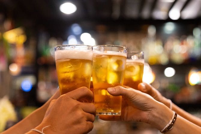 晩酌程度は悪くないが、やけ酒はやめるべき(※写真はイメージです)