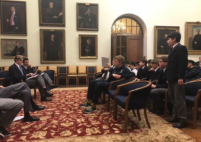 ハロウ校での討論会の様子