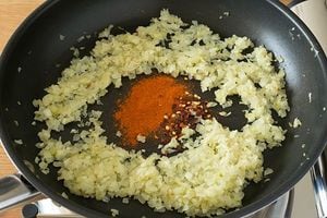 パプリカパウダー、チリペッパーにも火を通す