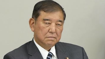 内閣総理大臣　菅 義偉（すが よしひで）　木目調　名刺　※検索用：首相　官房長官 内閣総理大臣菅 義偉（すが よしひで）木目調名刺※検索用：首相