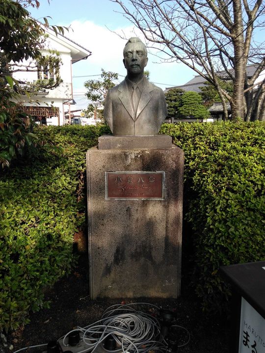 塩見縄手にあるラフカディオ・ハーンの胸像