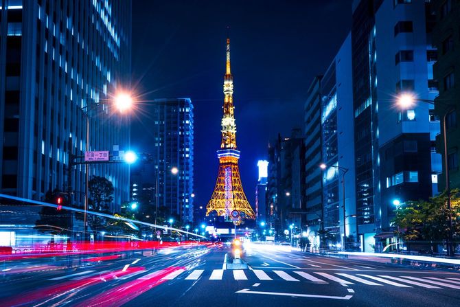 夜の市街地と東京タワー