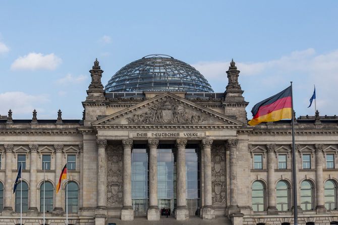 ドイツの首都ベルリンにある連邦議会議事堂