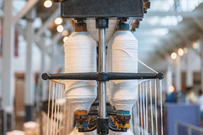 日本の紡績工場のスピニングマシン