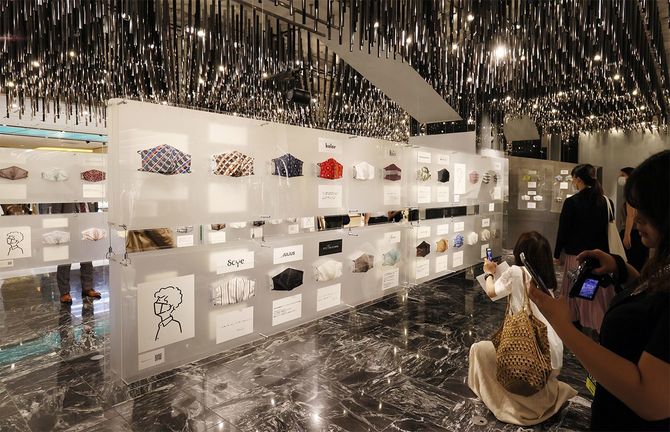 著名デザイナーが手掛けたカラフルなマスク群。伊勢丹百貨店が6月にチャリティ販売を行った(オンラインのみ)=2020年6月17日