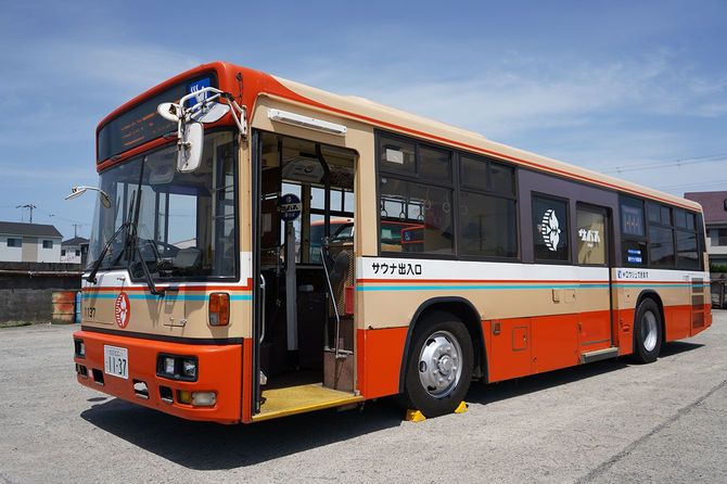 完成したサウナバス。名前は「サバス」。