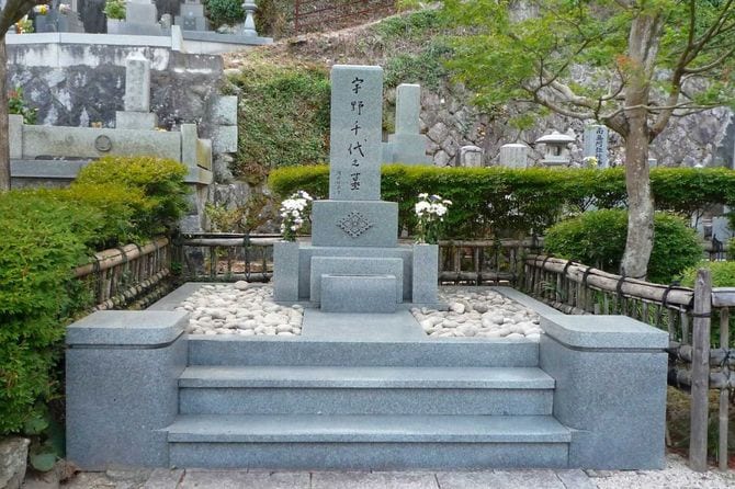 山口県岩国市にある宇野千代の墓
