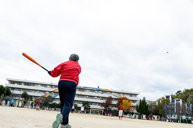 棚原さんのノックは遠く外野手のところまで飛んでいった。