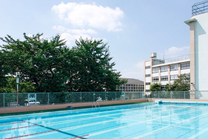 学校のプール