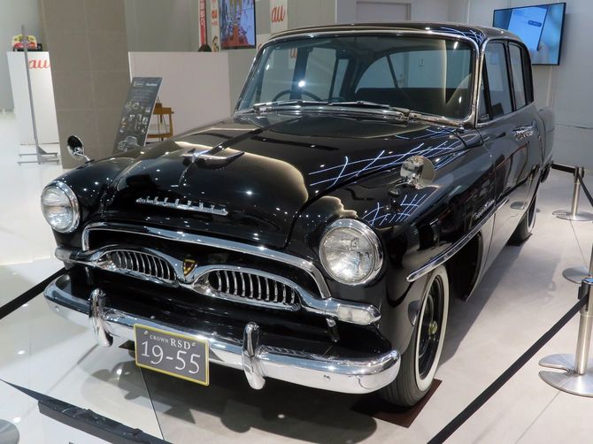 クラウンのデラックス版として発売されたRSD型