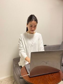 会議もリモートで参加することが増えた(坂井さん)。(写真提供=ANA)