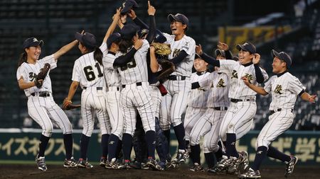 女性という理由だけで甲子園に出られない なぜ高野連は女子野球を頑なに認めないのか 決勝戦だけはついに実施されたが President Online プレジデントオンライン