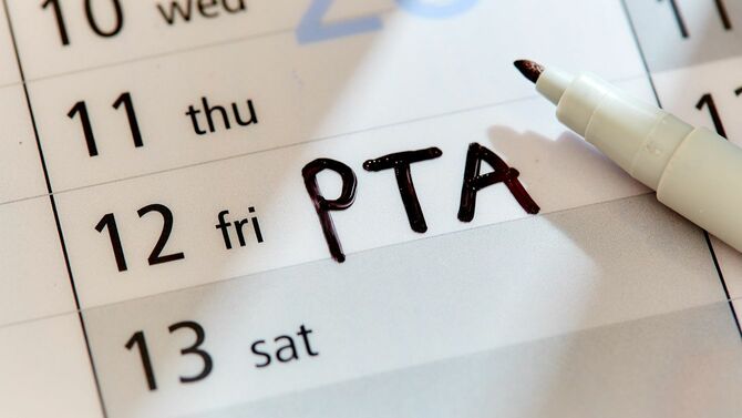 カレンダーの12日金曜日に、PTAの書き込み