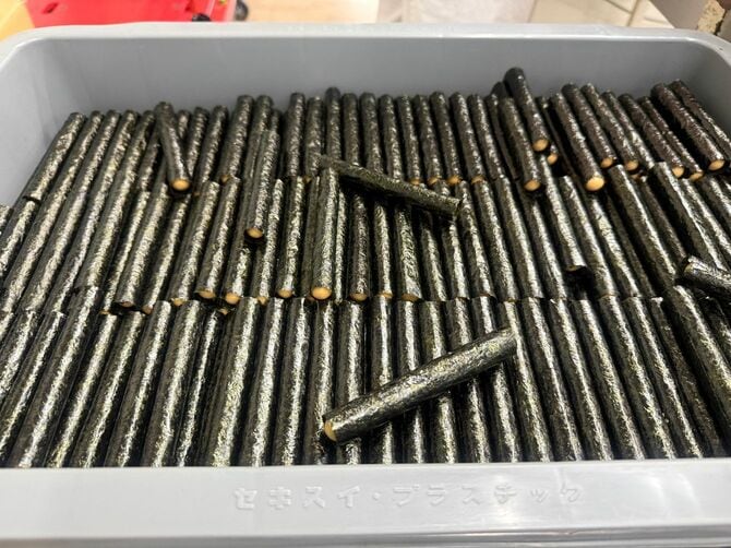 「風雅巻き」は1本1本手巻きで作られている