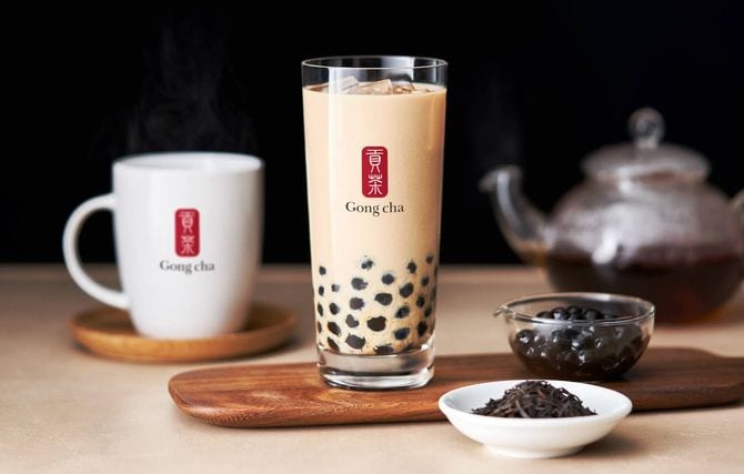 タピオカをトッピングしたゴンチャの定番商品「ブラック ミルクティー」