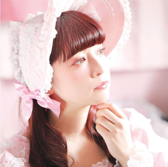 ロリータ・モデルで正看護師の青木美沙子さん