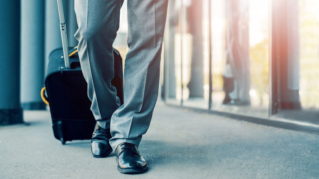 ｢営業先でキャリケースをゴロゴロ転がす｣は三流､一流が心掛けている｢ルール｣と｢マナー｣の決定的違い 転がすのは｢ぜひ､転がしてください｣と言われてから