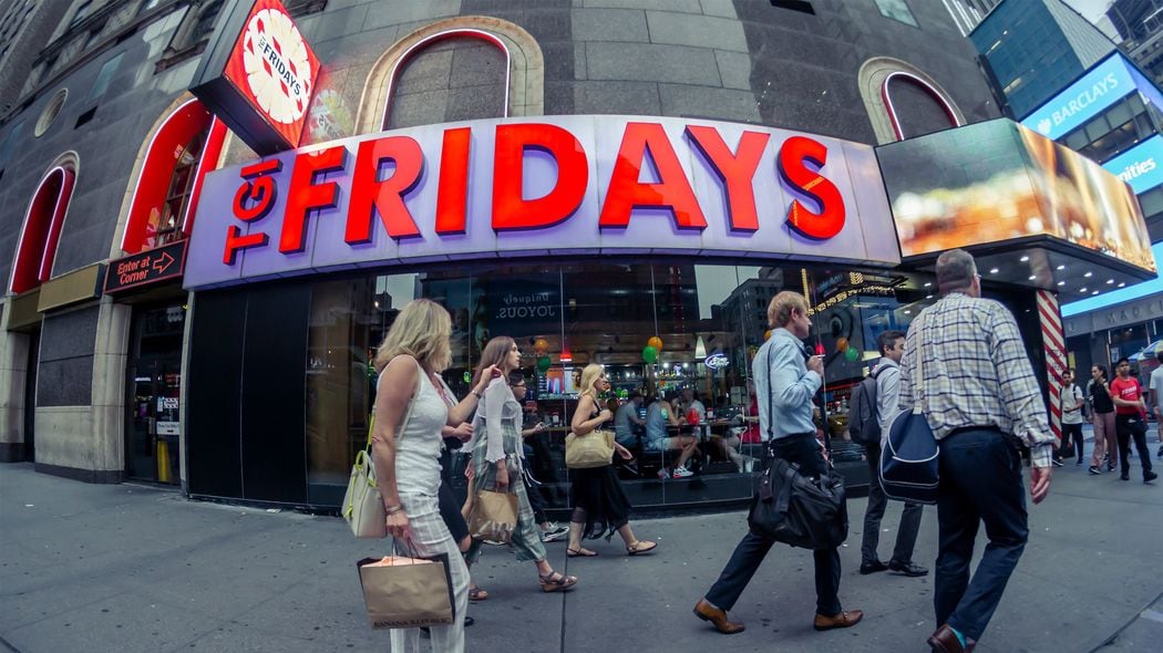 寿司で復活するはずが…｢オトナの社交場｣から｢値段の高いファミレス｣になった米TGIフライデーズ破綻のワケ 若年層を狙った新メニューでも再起できなかった