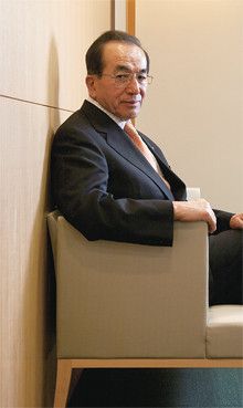 <strong>ダイキン工業 井上礼之会長●</strong>1935年、京都府京都市生まれ。57年、同志社大学卒業後、大阪金属工業（現ダイキン工業）に入社。人事部長などを経て、79年、同社取締役就任。常務、専務を経て、94年、代表取締役社長就任。2002年、代表取締役会長兼CEOに就任、現在に至る。