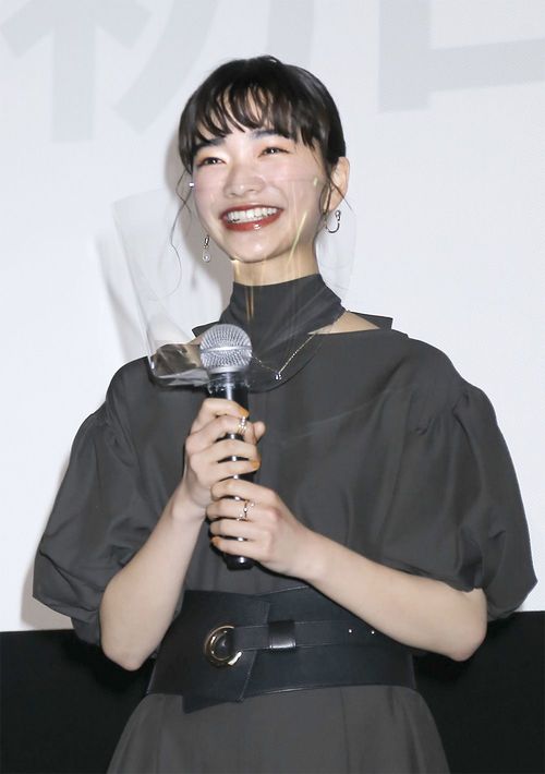 映画「衝動」の舞台あいさつで話す見上愛＝2021年12月、東京都豊島区