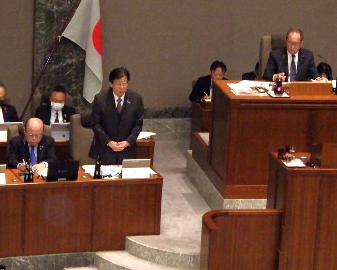 昨年12月の静岡県議会で「超電導技術」について答弁する川勝知事