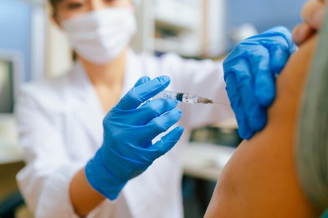 コロナワクチン陰謀論はなぜ広まってしまうのか