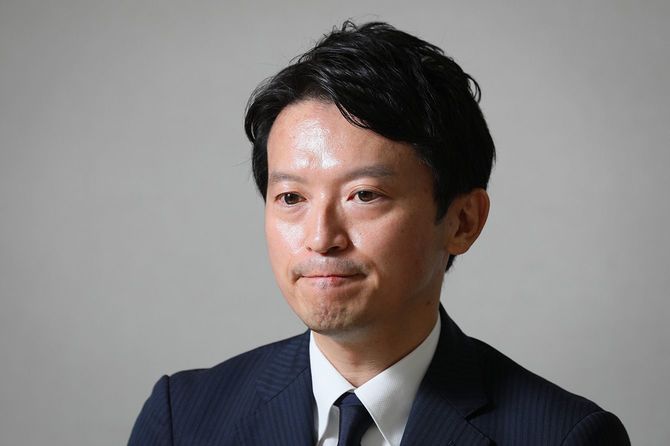 インタビューに答える斎藤元彦氏＝2024年9月29日午前、神戸市中央区