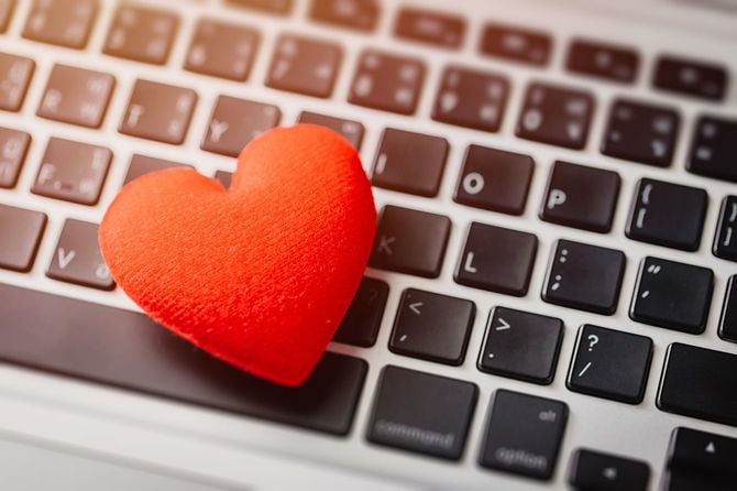 パソコンの上のハート