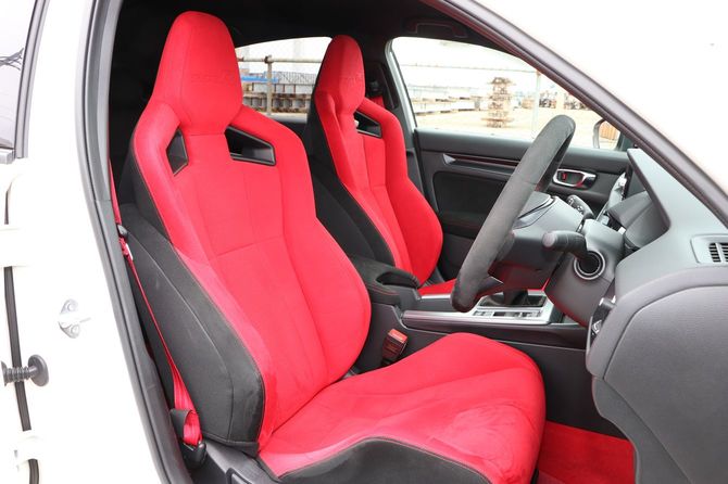 真っ赤なシート