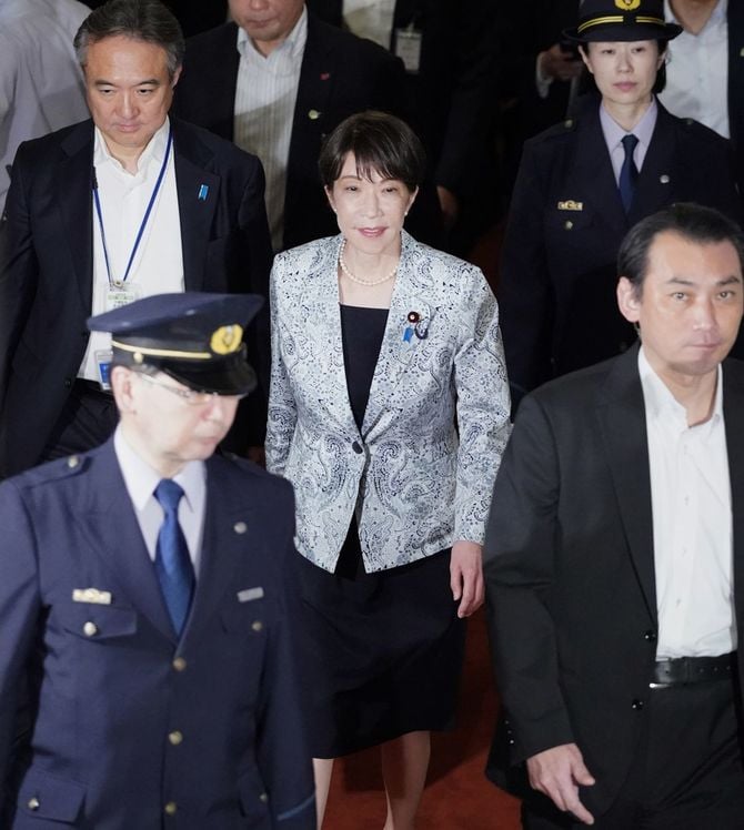 参院予算委員会に臨む高市早苗首相（中央）＝2026年7月17日、国会内