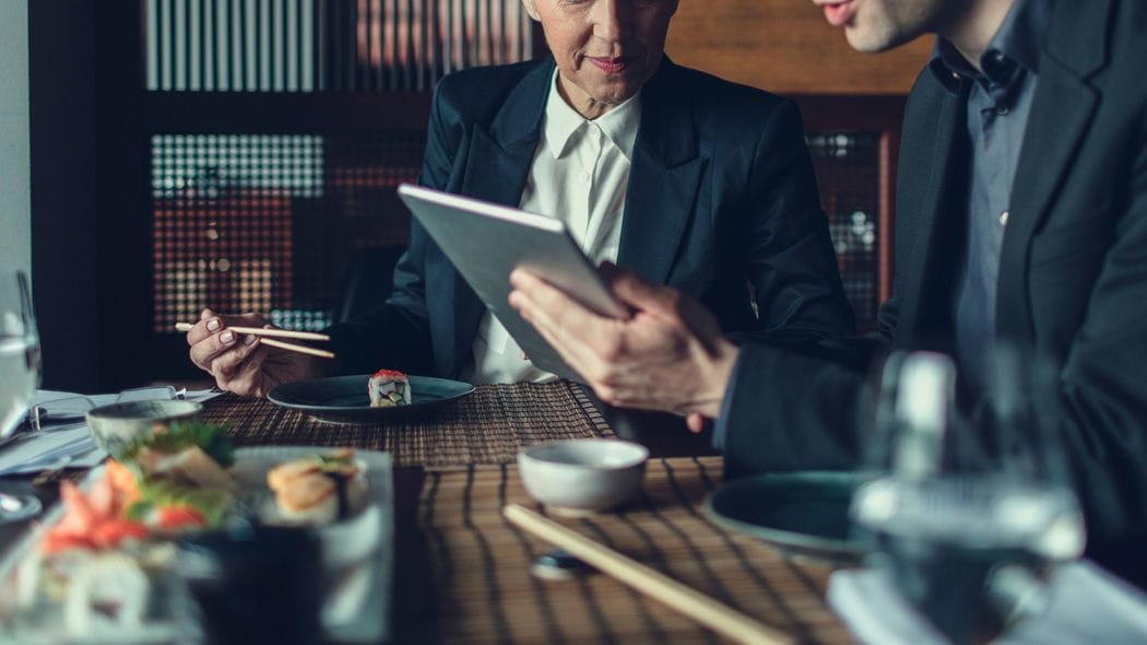 失敗するとわかってなぜ部下に30億円を出したのか…高級鮨の店主が衝撃を受けたユニクロ柳井会長の経営哲学 失敗した担当社員は後にGUの社長に