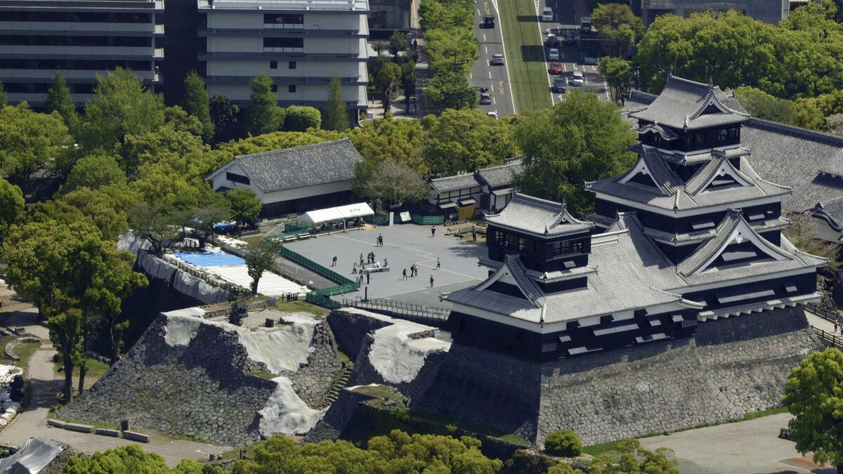 バラバラになった10万個の石を35年かけて積み直す…熊本城で行われて