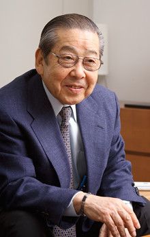 <strong>柿安本店会長 赤塚 保</strong><br>1934年、三重県生まれ。53年、前身の柿安本店に入社。68年現在の柿安本店設立と同時に専務取締役に就任。87年副社長、2001年社長に就任。2006年12月より会長。日本フードサービス協会副会長、日本能率協会委員などを兼任する。