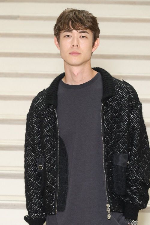 パリファッションウィーク「シャネル」に登場した宮沢氷魚（「べらぼう」の田沼意知役）、2025年7月8日、パリ