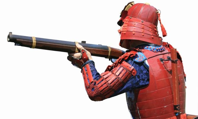 鉄砲を構える武士の再現