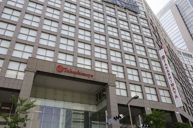 新宿高島屋の外観=2024年5月17日、都内