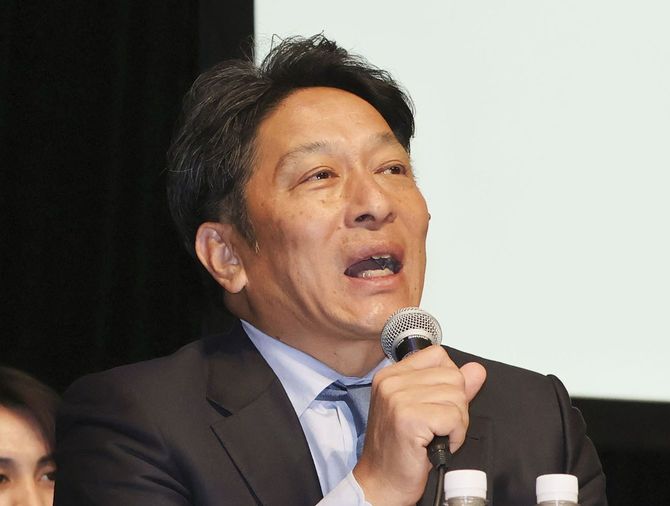 記者会見する青学大の原晋監督＝2025年12月10日、東京都内