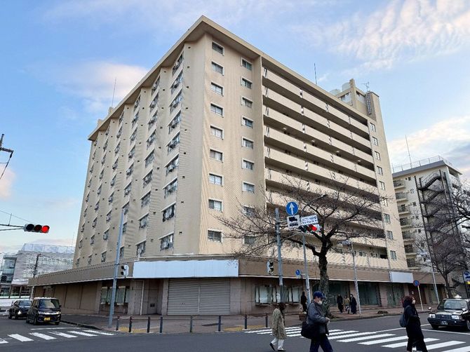 新しくたまプラーザテラスがつくられ、たまプラーザショッピングセンターとしてオープンした部分は閉鎖されている