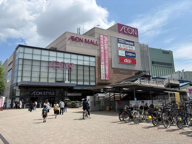 屋内スキー場の跡地に2003年に開業した、現在の「イオンモール津田沼North」。新津田沼駅の北口に直結する