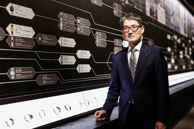 シチズン本社内にある「シチズンミュージアム」（普段は非公開）にて。同社の歴代商品が並ぶ。大治氏が祖母から送られた「デジアナ」も展示してある。