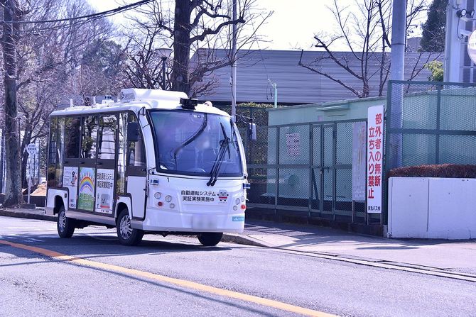 自動運転バス