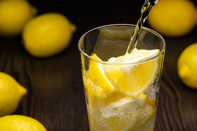 レモンの入った酒