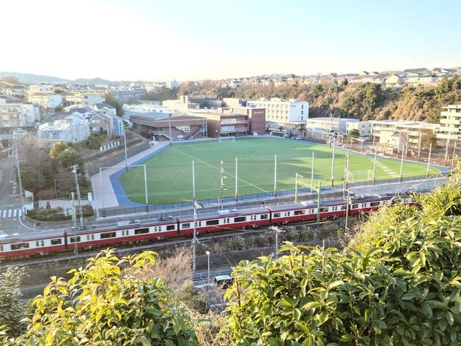 横浜高等学校の全景＆人工芝生＆新校舎 2021年1月3日撮影