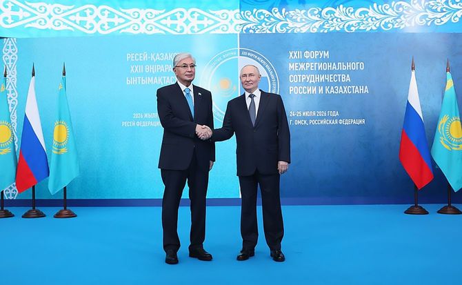 ロシアのプーチン大統領とカザフスタンのトカエフ大統領