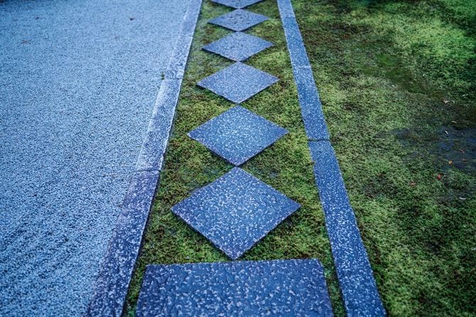 両足院・唐門前庭の小径