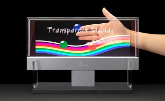 ジャパンディスプレイが開発した12.3インチ透明液晶ディスプレイ。