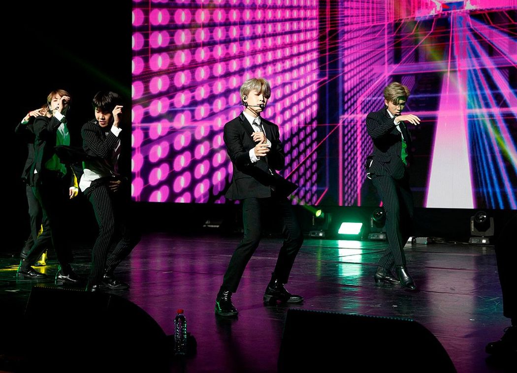 BTSのナチ風衣装を叩く人こそ危険なワケ SNSの炎上こそ時に"ファシズム的"だ