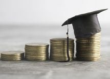 奨学金と教育ローン、借りるならどっち？