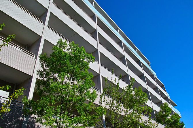 アパートメント、ブルースカイ